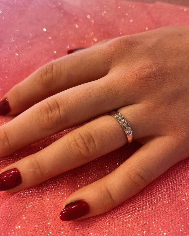 Spesialpris! Alliansering 3 diamanter 0.30 carat w.si